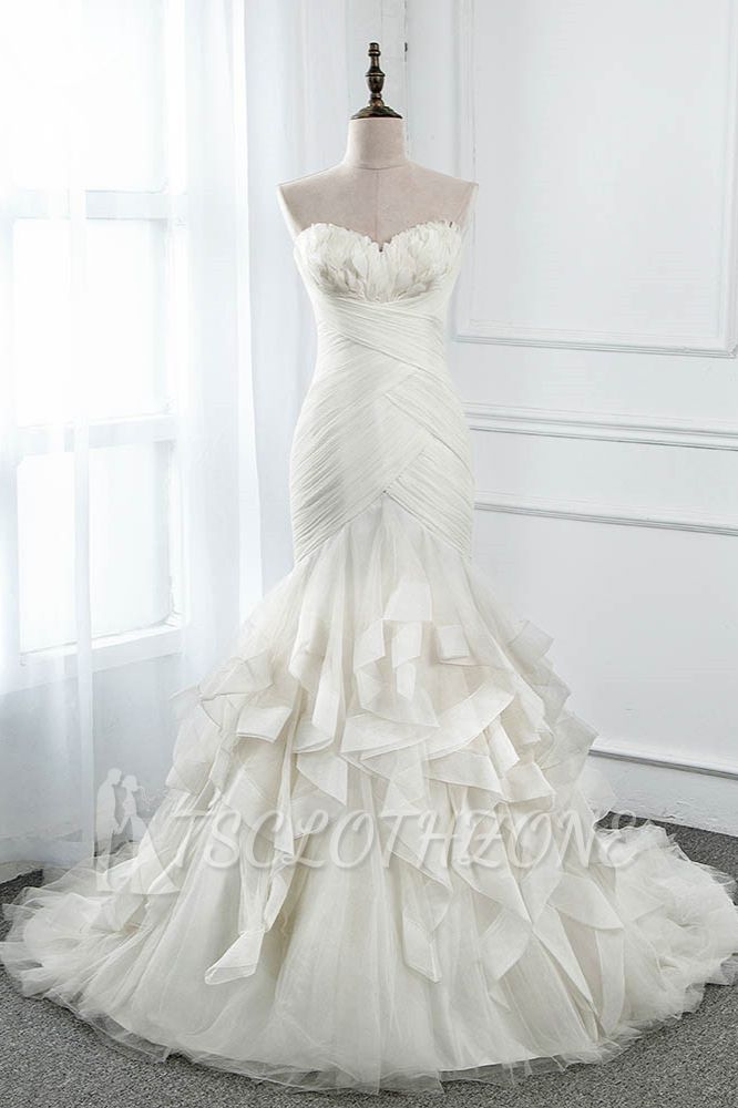TsClothzone Chic Strapless Sweetheart Ivory Wedding Dresses Ruffles Tulle Sleeveless Bridal Gowns with Feather