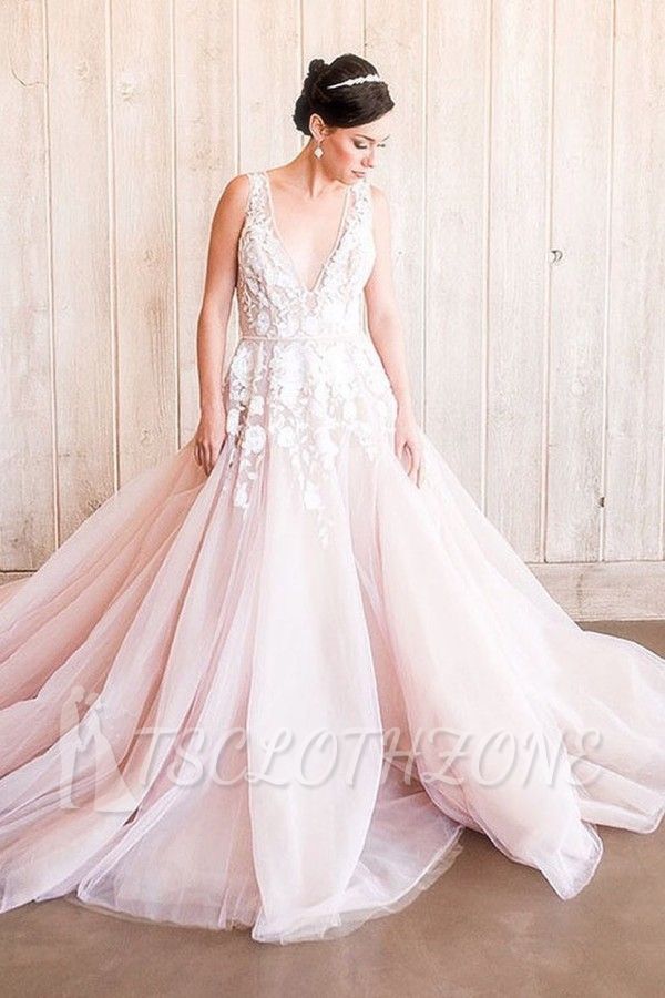 Stunning V-neck Tulle Lace Wedding Gown for Bride