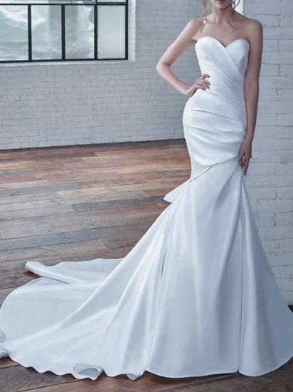 Erschwingliches Meerjungfrau-Hochzeitskleid, trägerlose Satin-Brautkleider mit Hofzug