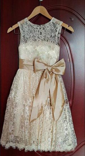 Nettes Champagner-Spitze-Blumen-Mädchen-Kleid mit Bowknot-neuer Ankunfts-A-Linie Hochzeits-Kleid
