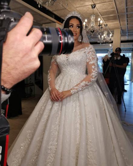 A Line Long Sleeved Lace Plus Size Wedding Dress_3