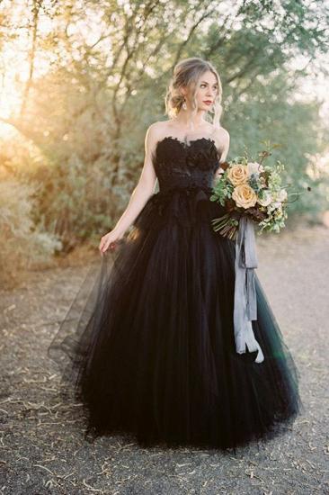 Ärmelloses schwarzes Brautkleid mit Herzausschnitt und Ballkleid