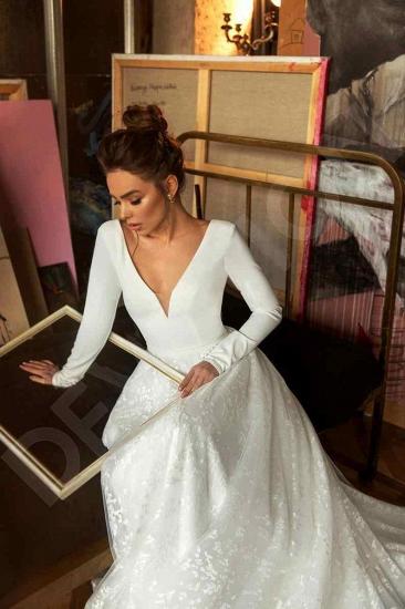 Elegant Lace Bridal A-line V-Neck Long Sleeves Wedding Dresses_5