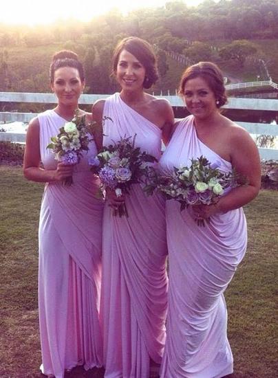 Einfache One-Shoulder-Chiffon- lange Brautjungfernkleider mit Rüschen Günstiges beliebtes Plus-Size-Hochzeitsfestkleid