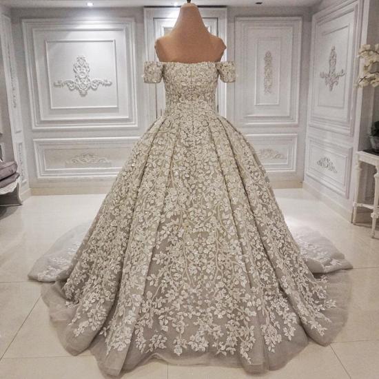 Luxuriöses schulterfreies Hochzeitskleid mit Spitzenapplikationen und 3-D-Blumen_2