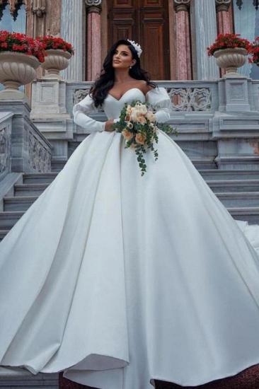 Atemberaubendes herzförmiges Brautkleid mit geschwollenen Ärmeln und Kathedrale-Schleppe