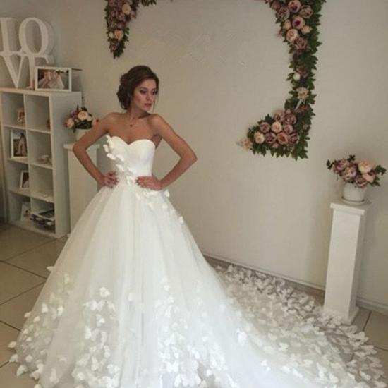 Glamorous 3D-Floral Appliques Wedding Dresses Sweetheart Neck Chapel Train Bridal Gowns_5