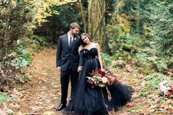Gorgeous Strapless Sweetheart Black Tulle Wedding Gown_3