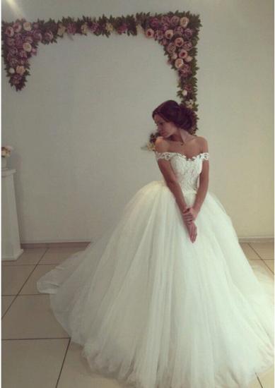 Beautiful Off-the-Shoulder Tulle Chapel Train Ball Gown Wedding Dresses_2