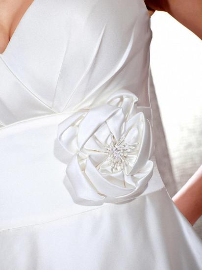 Erschwingliches Prinzessin-A-Linie-Hochzeitskleid mit V-Ausschnitt, ärmellosen Satin-Brautkleidern mit Kathedralenschleppe_6