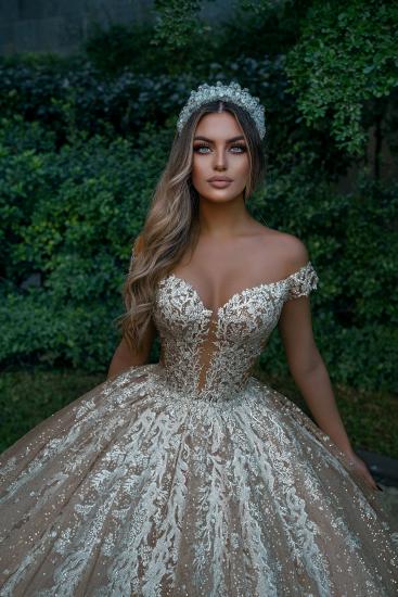 Luxuriöses, schulterfreies Aline-Hochzeitskleid mit glänzenden Spitzenapplikationen_3